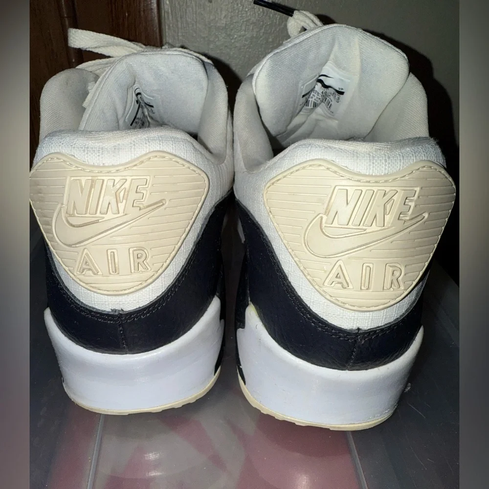 Women’s NIKE Airmax 90